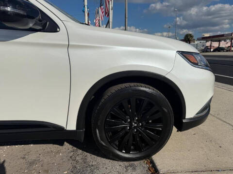 2020 Mitsubishi Outlander LE