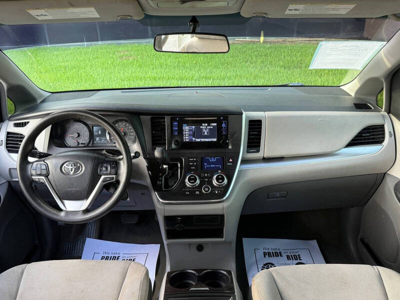 2017 Toyota Sienna L 7-Passenger