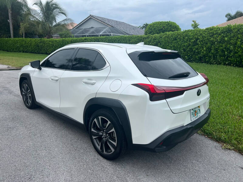 2019 Lexus UX null photo 9