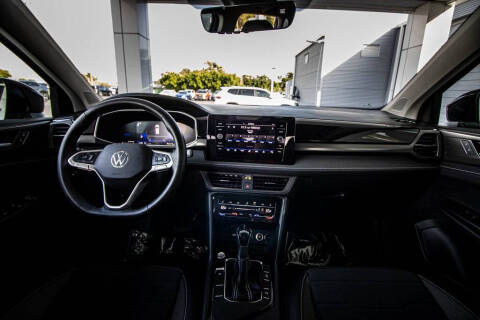 2026 Volkswagen Taos SE Black