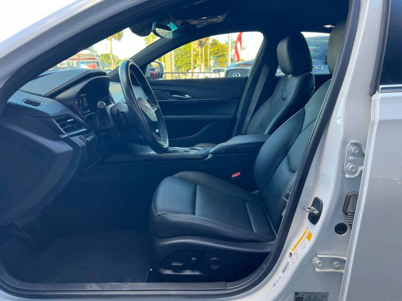 2023 Cadillac CT4 Premium Luxury