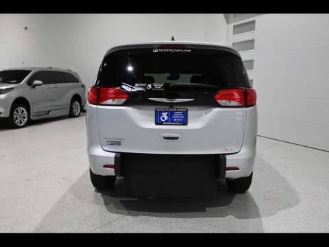 2024 Chrysler Voyager LX