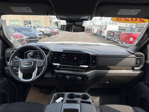 2025 GMC Sierra 1500 Elevation Standard