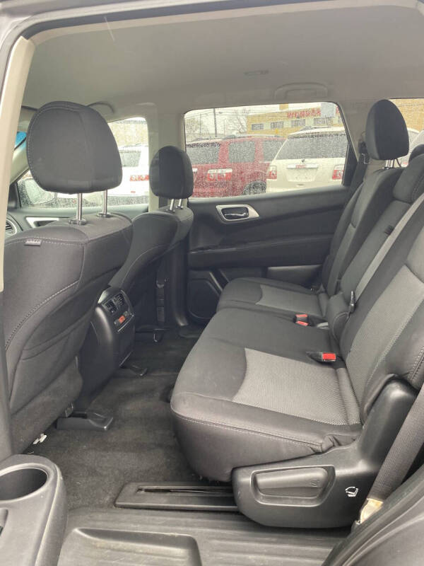 2017 Nissan Pathfinder SV
