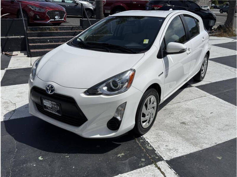 2015 Toyota Prius c One's photo