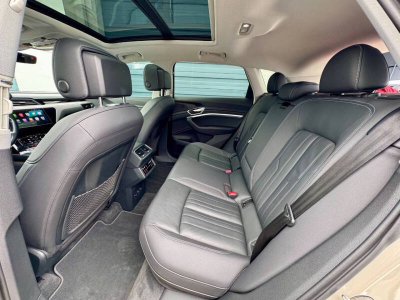 2021 Audi e-tron quattro Premium