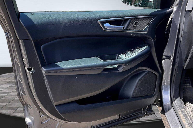 2023 Ford Edge SE