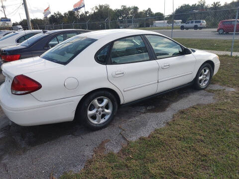 2006 Ford Taurus SE