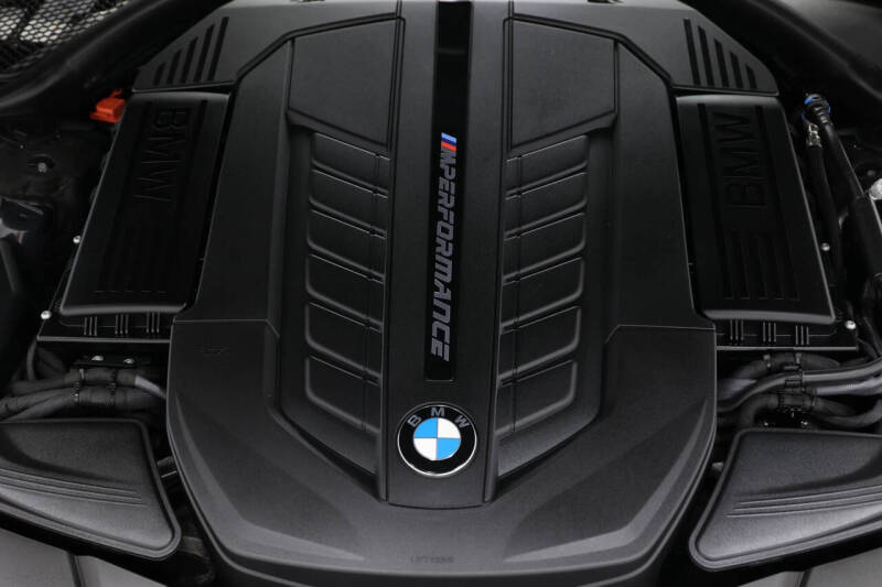 2022 BMW 7 Series M760i xDrive
