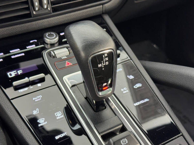 2023 Porsche Cayenne Platinum Edition