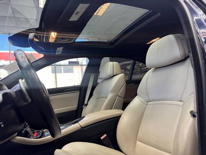 2012 BMW 5 Series 550i