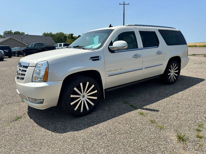 2011 Cadillac Escalade ESV for sale at Quinn Motors in Shakopee MN