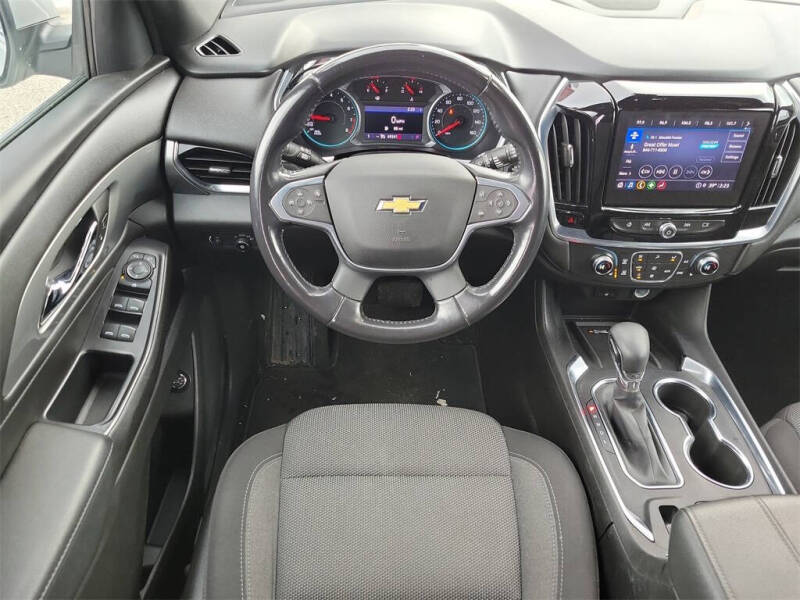 2022 Chevrolet Traverse LT Cloth