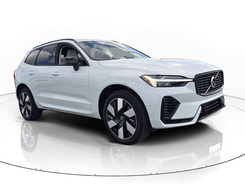 2025 Volvo XC60 T8 Plus Dark Theme