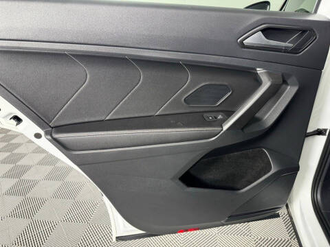 2022 Volkswagen Tiguan SE R-Line Black