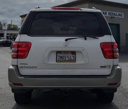 2004 Toyota Sequoia SR5