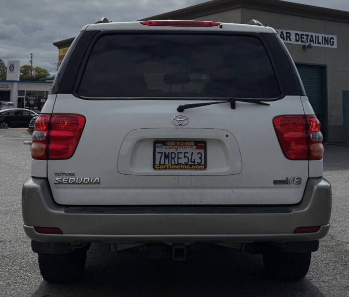 2004 Toyota Sequoia SR5