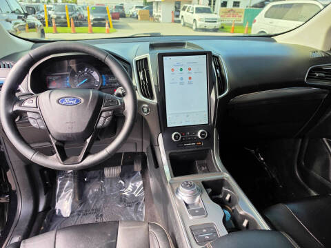 2022 Ford Edge Titanium