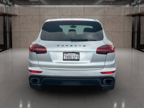 2017 Porsche Cayenne Platinum Edition