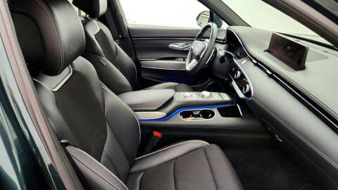 2023 Genesis GV70 2.5T Standard