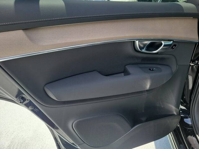 2026 Volvo XC90 B5 Core