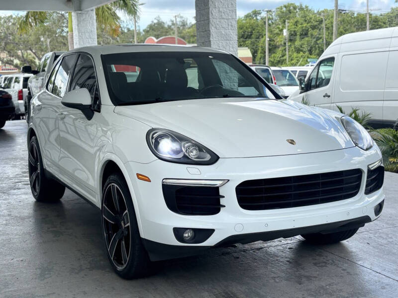 2017 Porsche Cayenne Platinum Edition