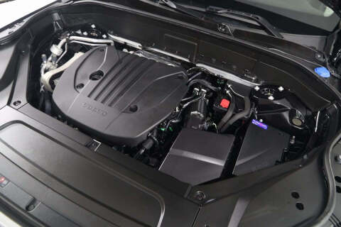 2025 Volvo XC90 B5 Plus Bright Theme