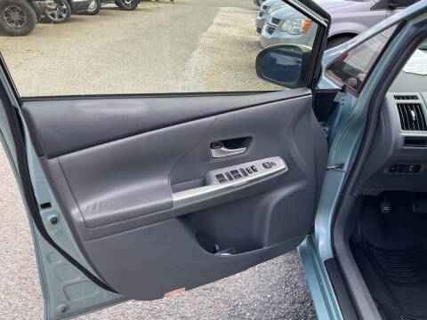 2013 Toyota Prius v Five