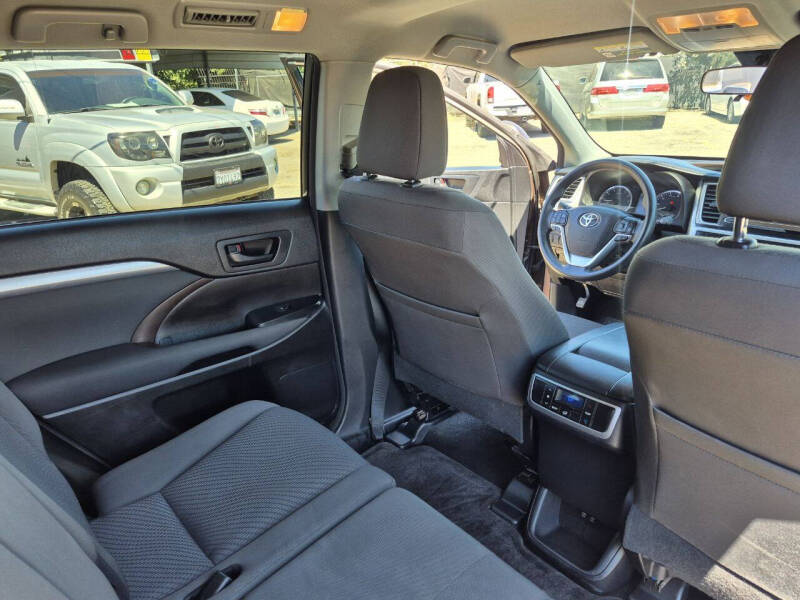 2017 Toyota Highlander LE