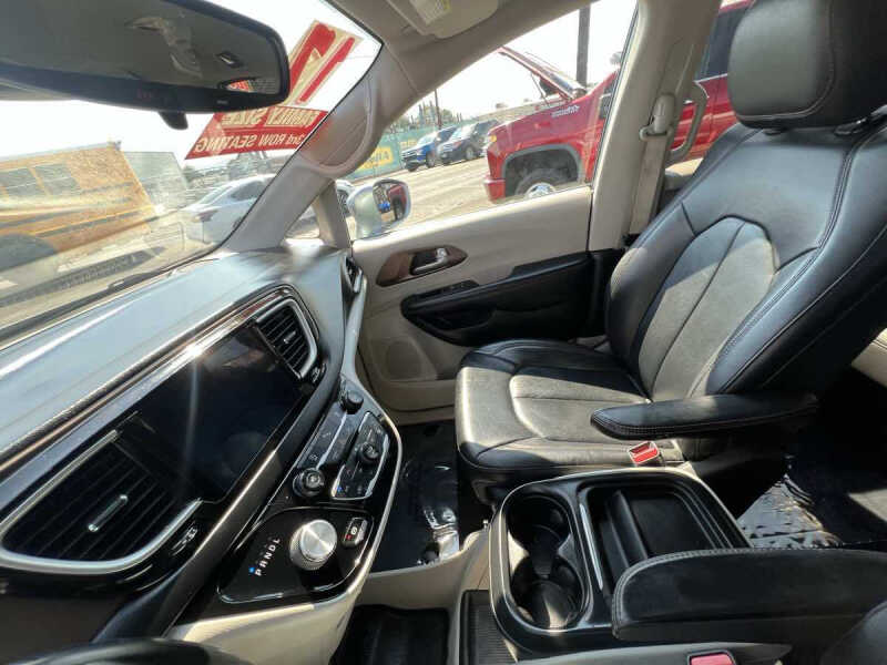 2017 Chrysler Pacifica Touring-L