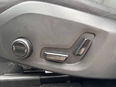 2025 Volvo XC60 B5 Plus Dark Theme