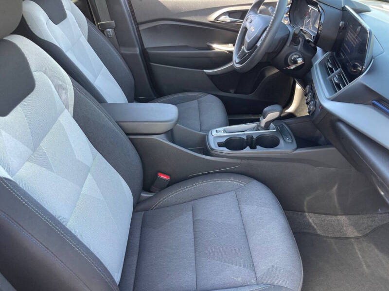2025 Chevrolet Trax LS