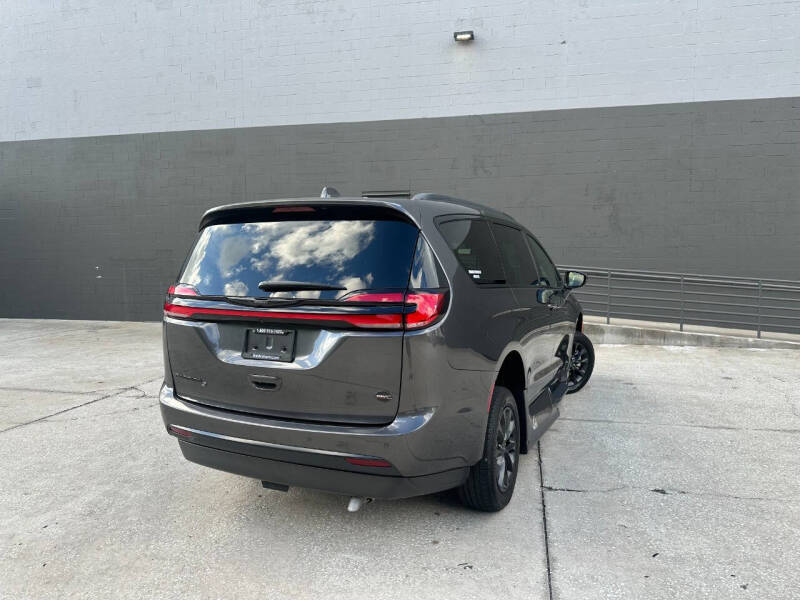 2021 Chrysler Pacifica Touring