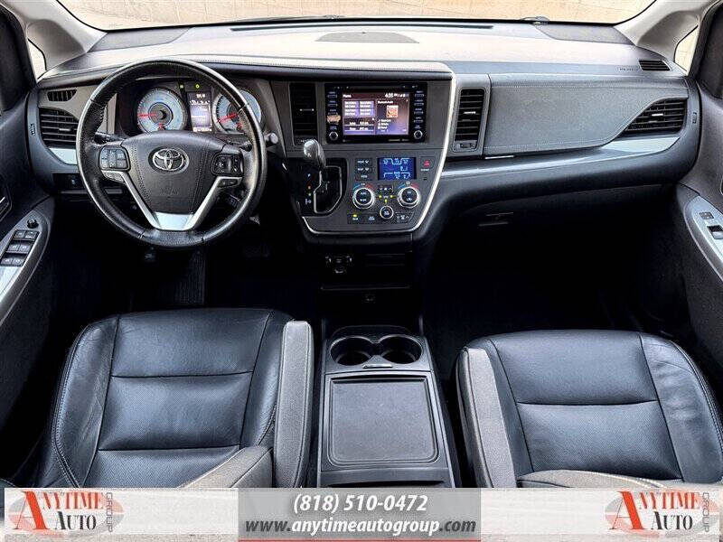 2018 Toyota Sienna SE 8-Passenger