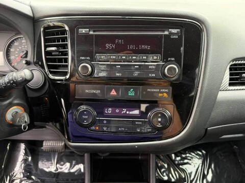 2016 Mitsubishi Outlander ES