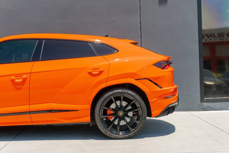 2023 Lamborghini Urus S