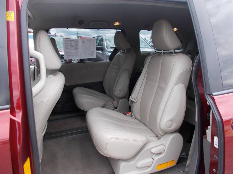 2012 Toyota Sienna XLE 8-Passenger