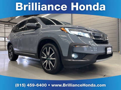 2022 Honda Pilot Touring w/Rear Captain's Chairs