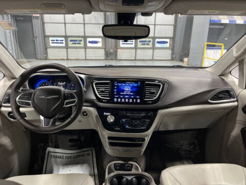 2017 Chrysler Pacifica Touring-L