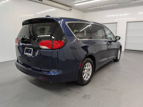 2020 Chrysler Voyager LX