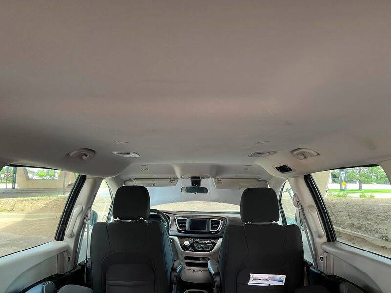 2022 Chrysler Voyager LX