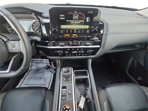 2024 Nissan Pathfinder SL