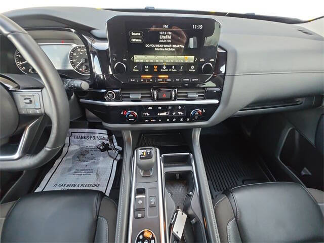 2024 Nissan Pathfinder SL