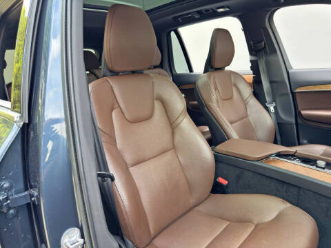 2023 Volvo XC90 Recharge T8 Core Bright Theme