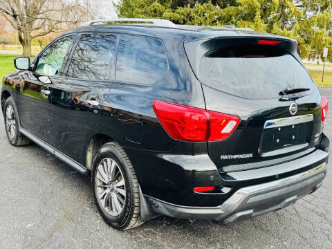 2017 Nissan Pathfinder SV