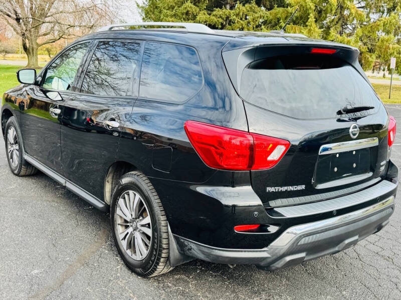 2017 Nissan Pathfinder SV