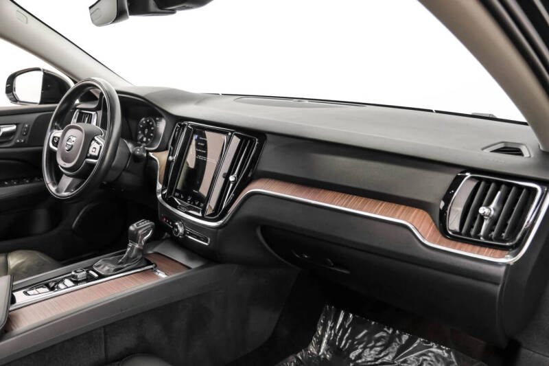 2021 Volvo V60 T5 Momentum