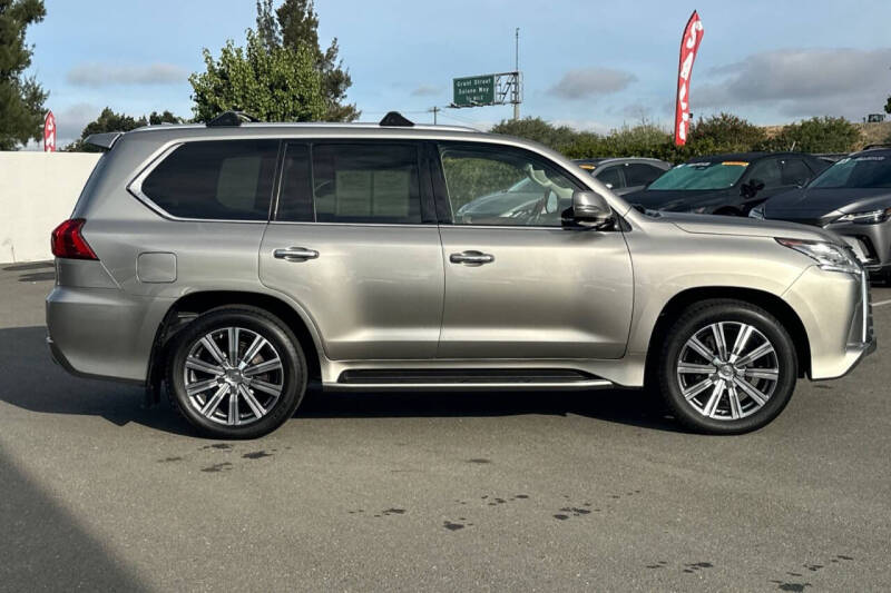 2017 Lexus LX 570
