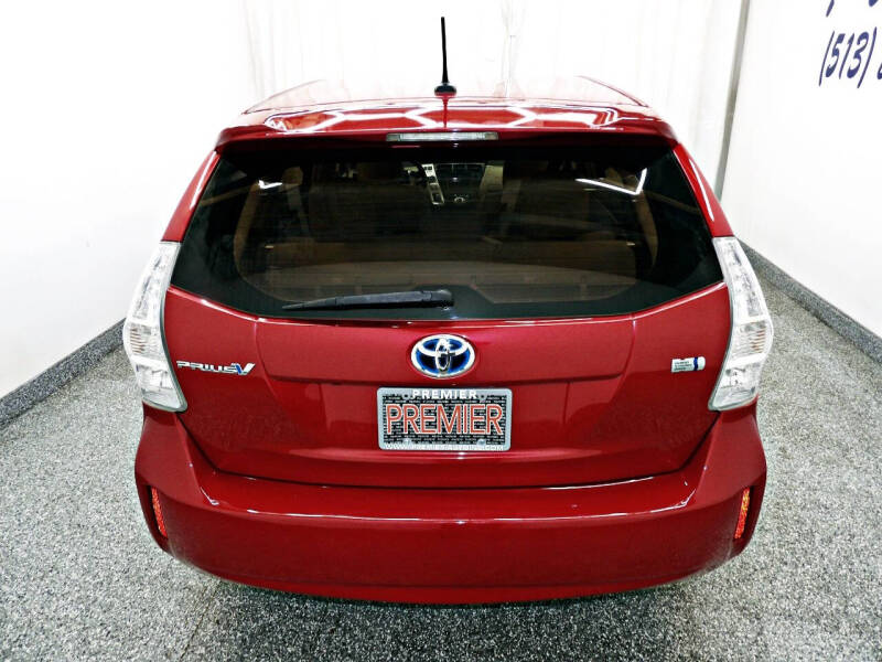 2014 Toyota Prius v Five