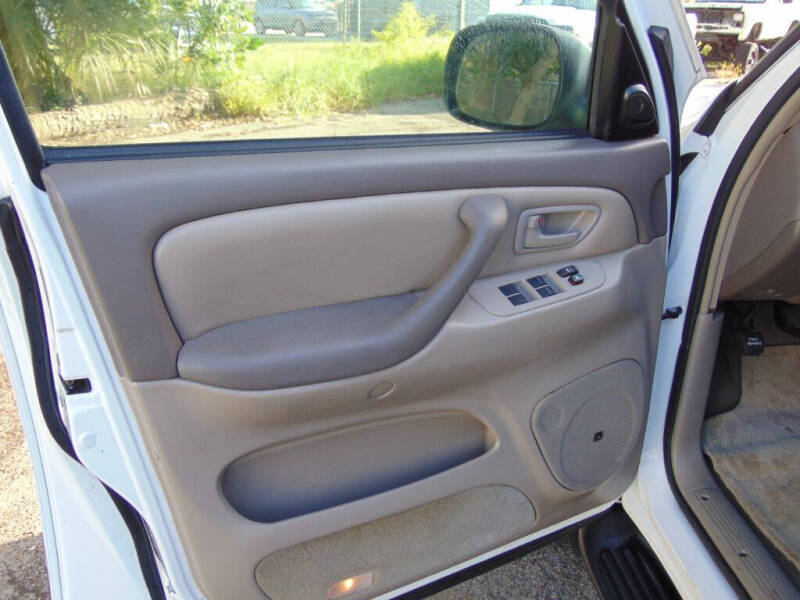 2005 Toyota Sequoia SR5